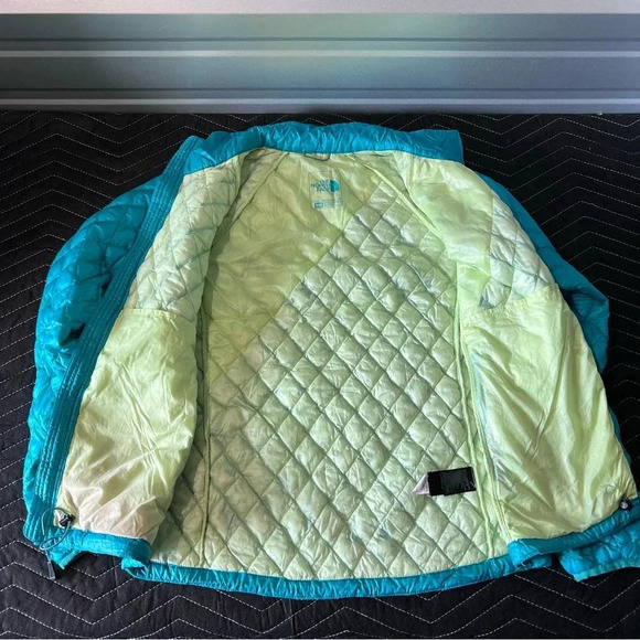Women’s North Face Packable Lightweight Jacket - Picture 10 of 12